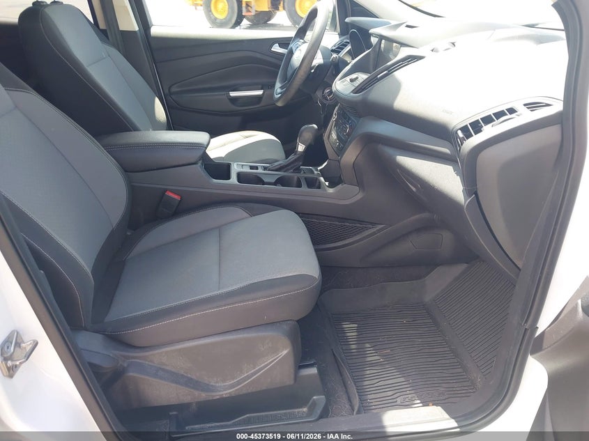 VIN 1FMCU0GD3HUE63888 2017 FORD ESCAPE SE