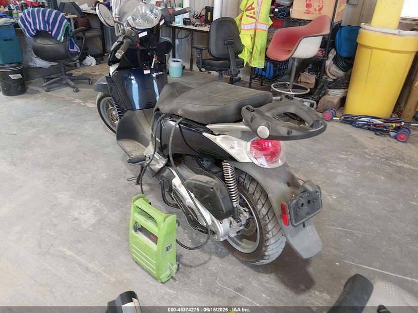 2010 APRILIA SCARABEO auction photo 3