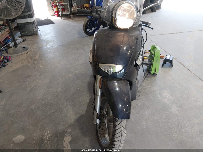 2010 APRILIA SCARABEO auction photo 5
