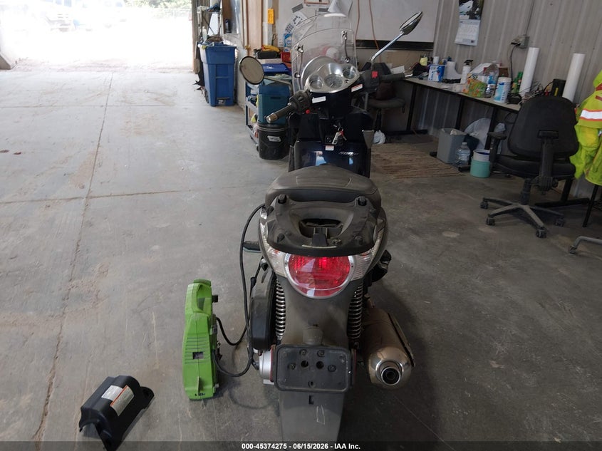 2010 APRILIA SCARABEO auction photo 6