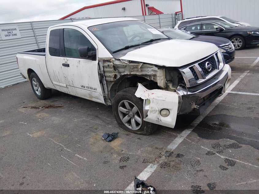 2010 NISSAN TITAN SE