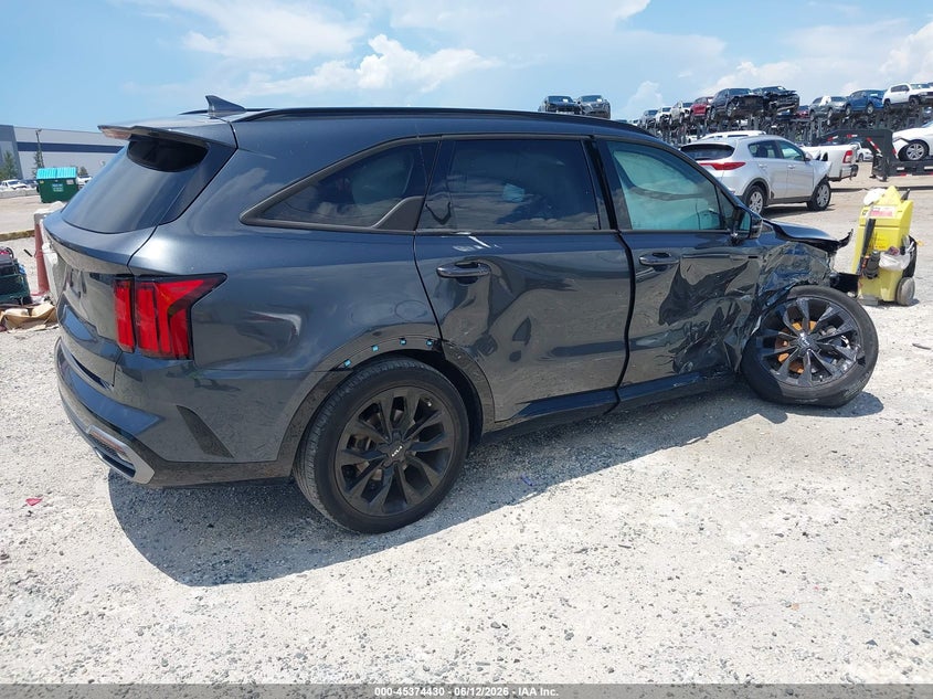 2023 KIA SORENTO auction photo 4