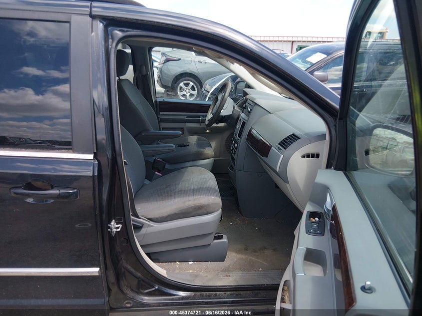 2010 CHRYSLER TOWN & COUNTRY VAN 3.8L V-6 197HP