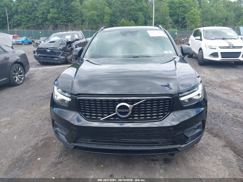 2019 Volvo Xc40 T5 R-Design VIN: YV4162UM0K2085860 Lot: 45375393