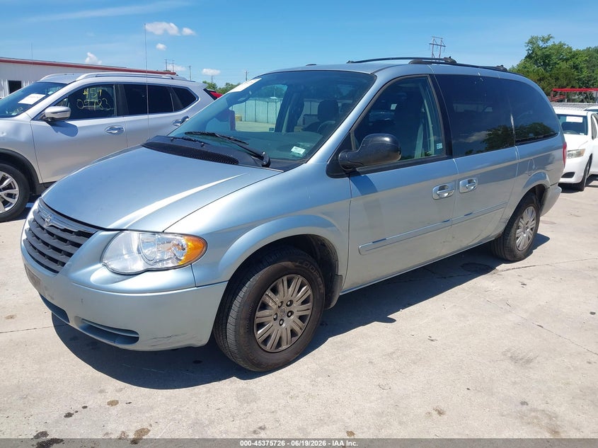 2C4GP44R75R255056 2005 Chrysler Town & Country Lx photo 1