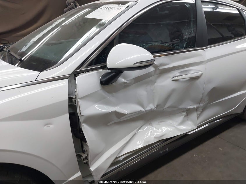 2023 HYUNDAI SONATA HYBRID auction photo 6