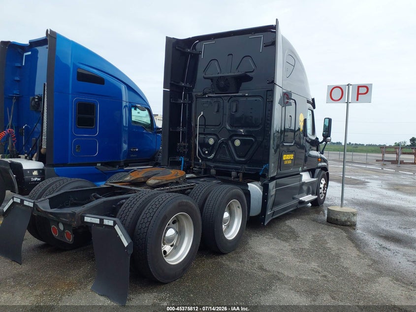 2017 FREIGHTLINER CASCADIA 125 auction photo 4