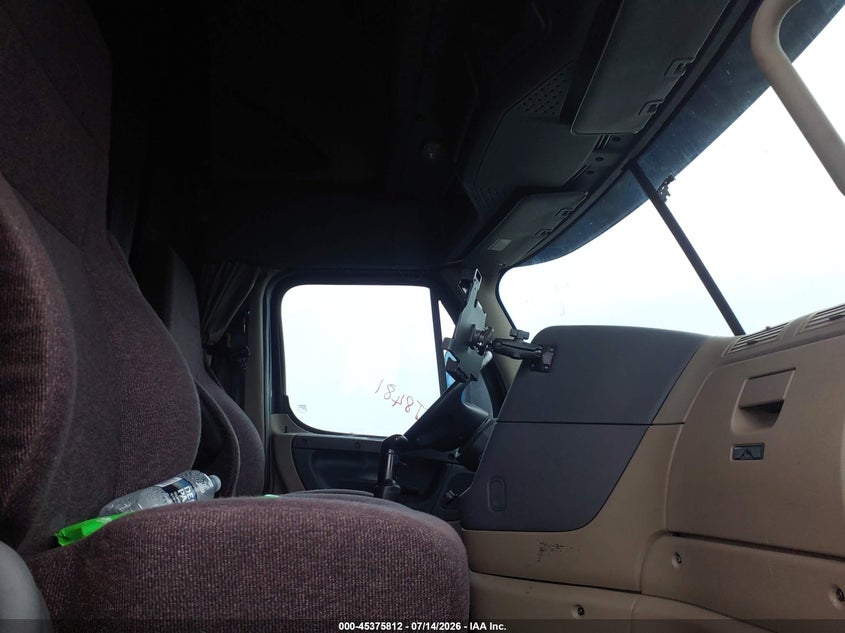 2017 FREIGHTLINER CASCADIA 125 auction photo 7