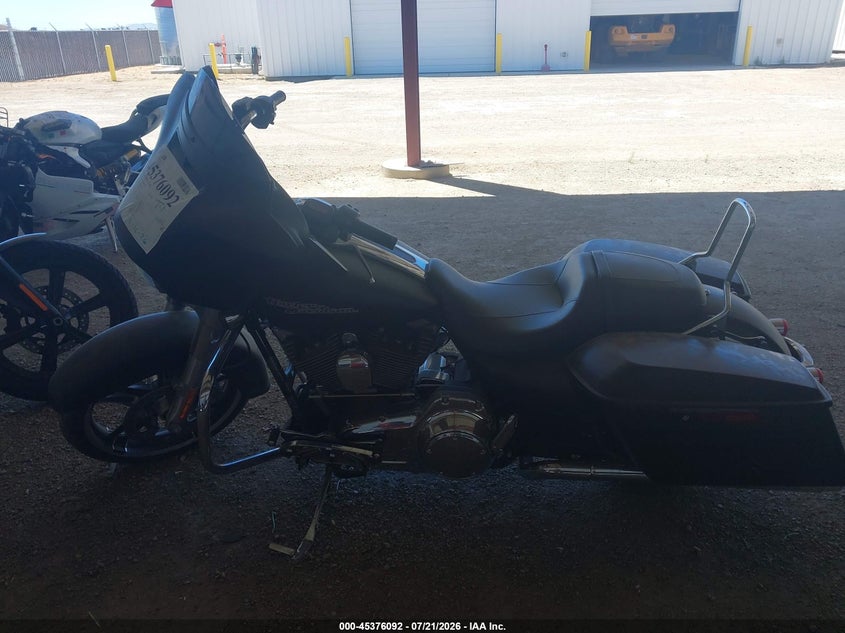 2014 Harley-Davidson Flhx Street Glide VIN: 1HD1KBM38EB666404 Lot: 45376092