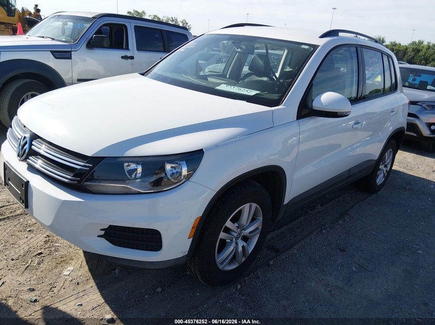 2017 VOLKSWAGEN TIGUAN auction photo 2