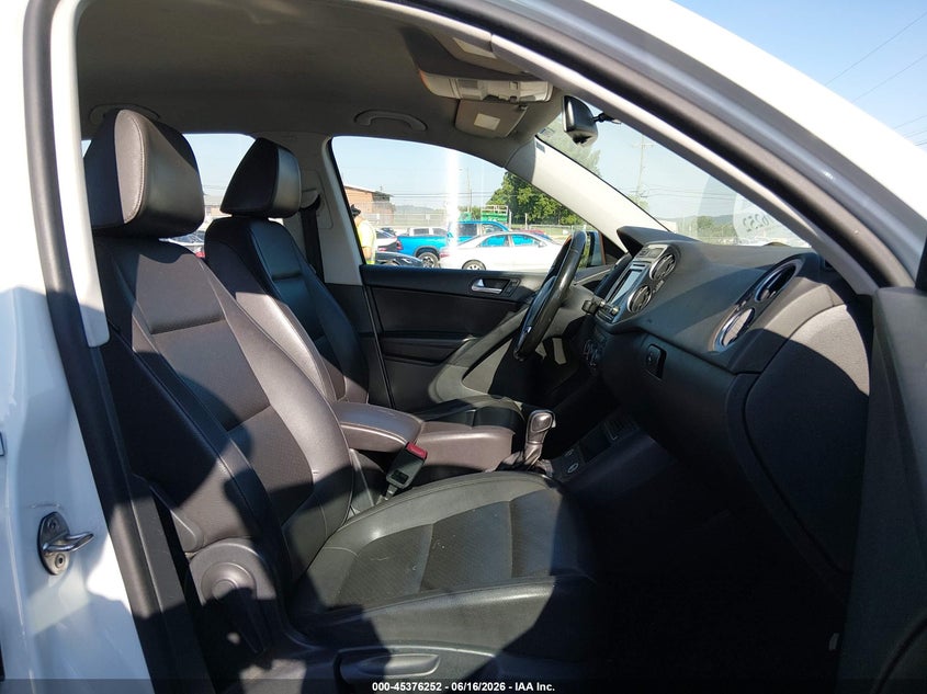 2017 VOLKSWAGEN TIGUAN auction photo 5