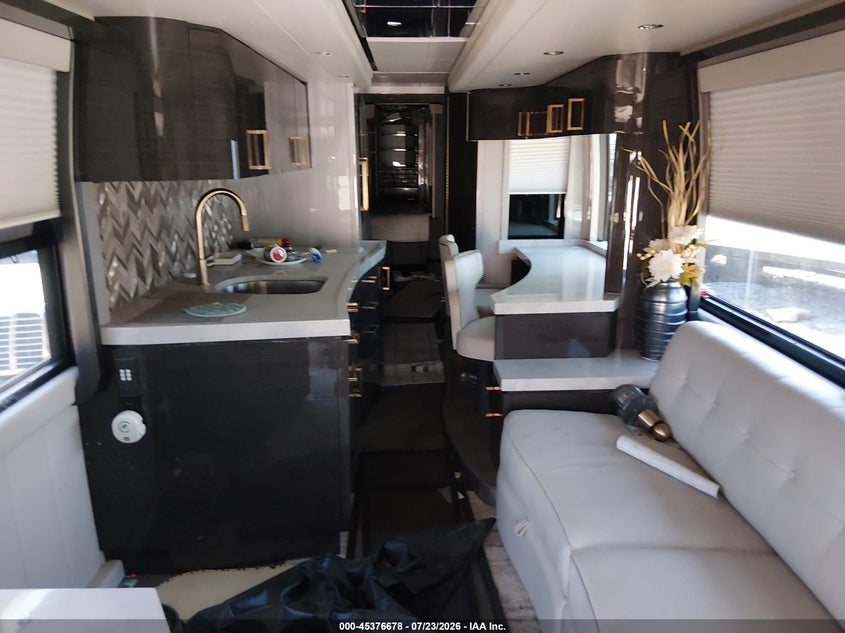 2019 PREVOST BUS auction photo 5
