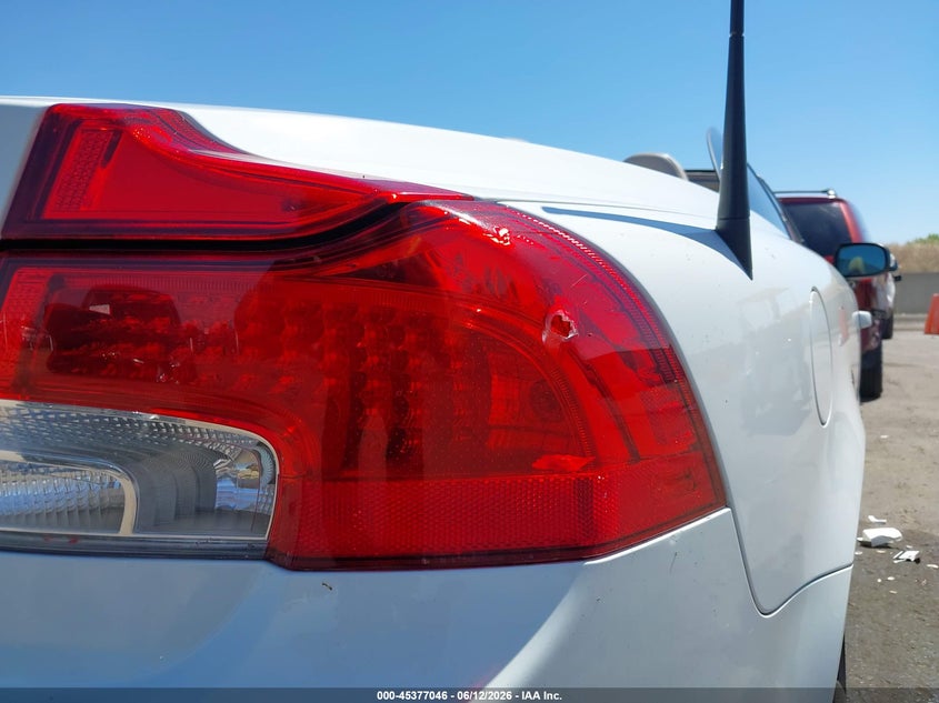 2012 Volvo C70 T5/T5 Platinum/T5 Premier Plus VIN: YV1672MC4CJ128627 Lot: 45377046