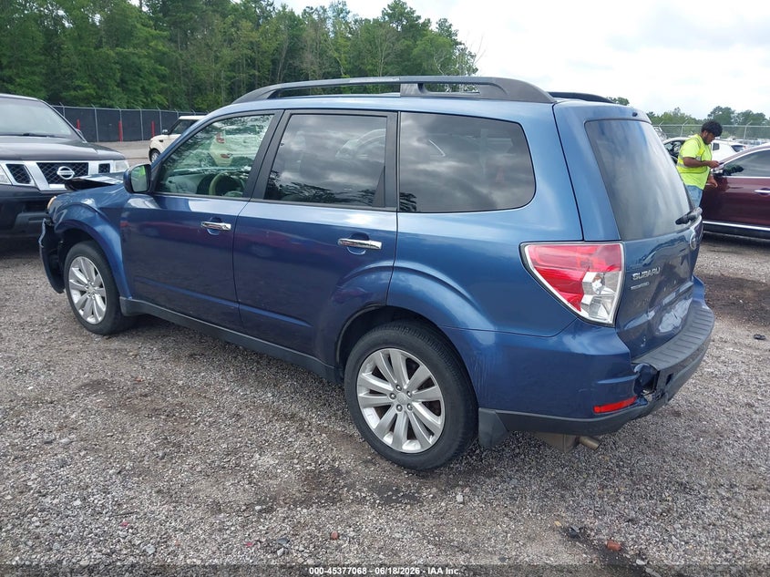 2013 SUBARU FORESTER auction photo 3