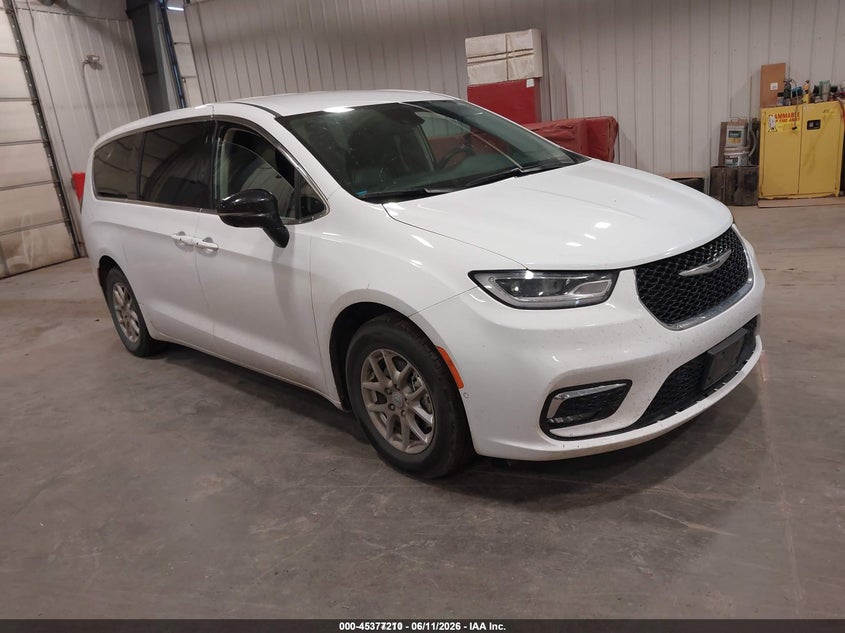Vin: 2c4rc1bgxrr112709, lot: 45875196, chrysler pacifica touring l 2024 img_1