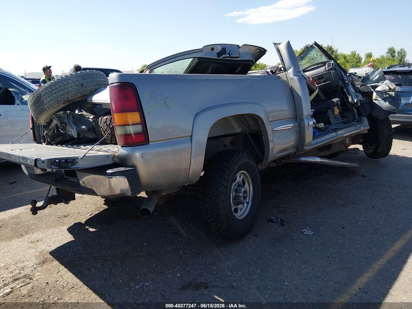 2002 GMC SIERRA 2500HD auction photo 4