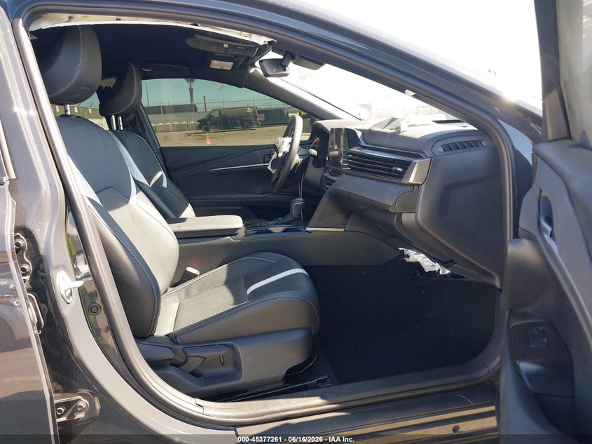 2026 TOYOTA CAMRY auction photo 5