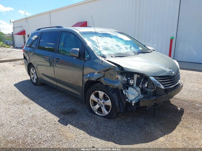 2013 Toyota Le V6 8 Passenger