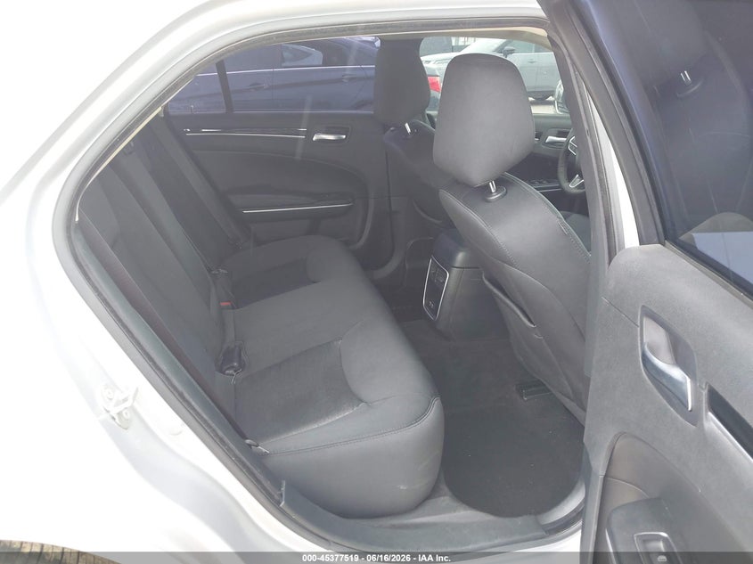 2023 CHRYSLER 300 auction photo 8