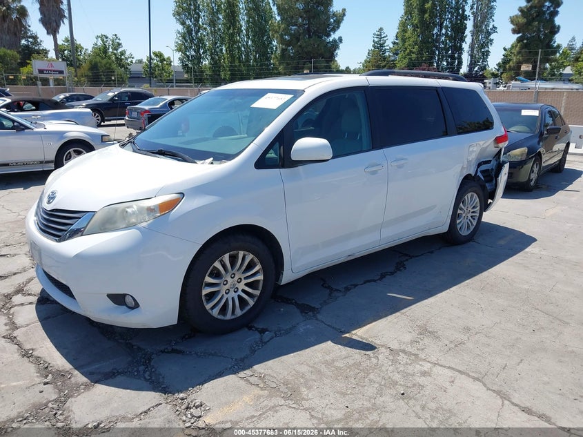 2014 Toyota Sienna Xle V6 8 Passenger 5TDYK3DC3ES455111 photo 1