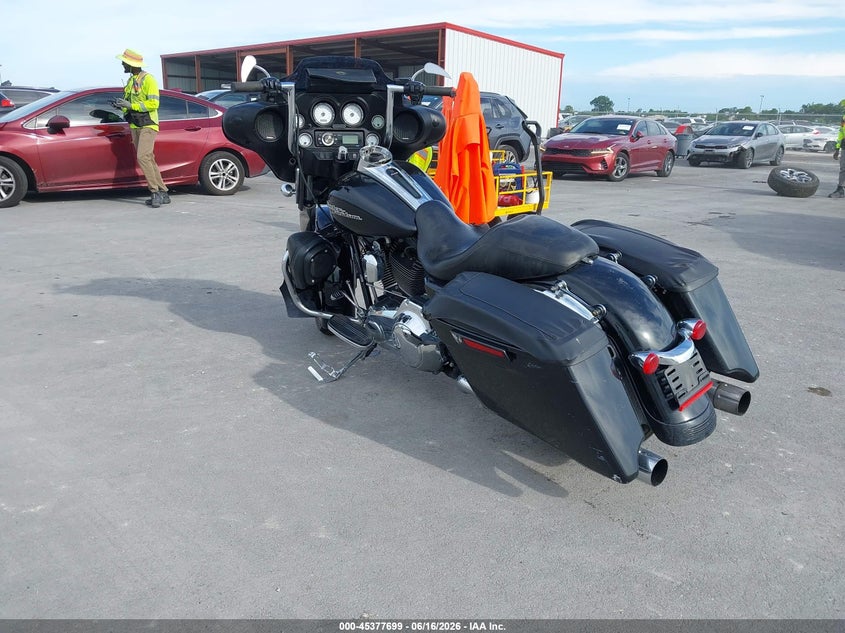 2011 HARLEY-DAVIDSON STREET GLIDE SPORT_BIKE 2