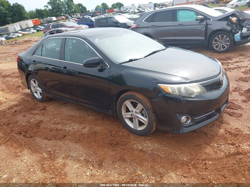 2014 TOYOTA CAMRY SE