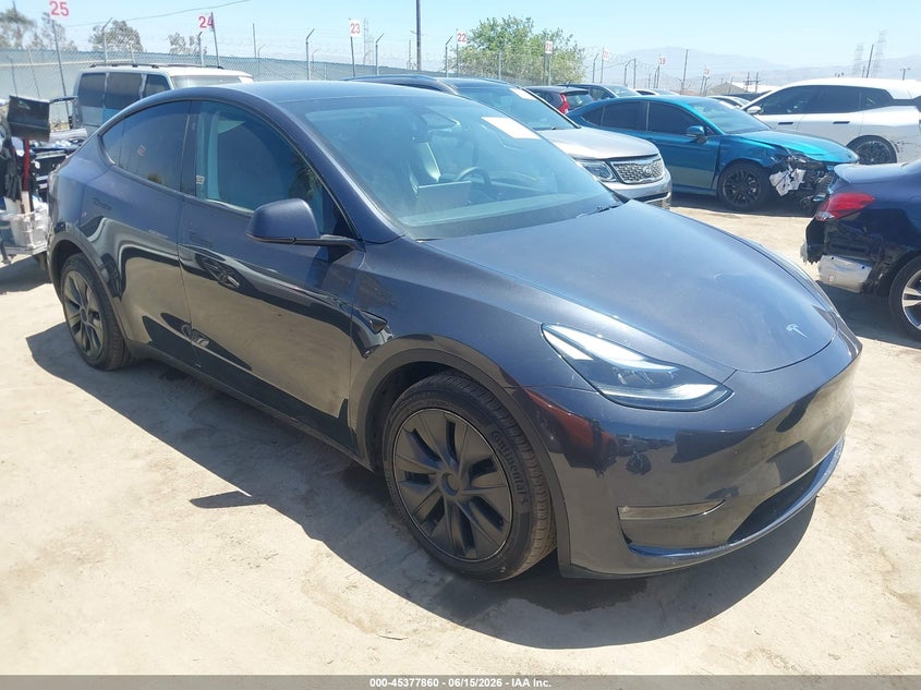 2024 TESLA MODEL Y  (VIN: 7SAYGDEE7RF182288)