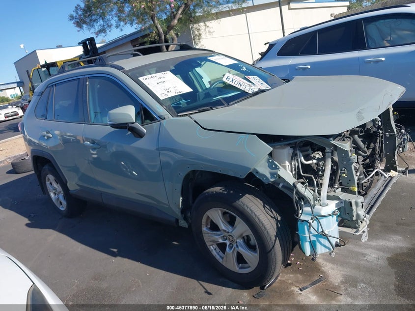 VIN 2T3W1RFV8MW163057 2021 TOYOTA RAV4 XLE