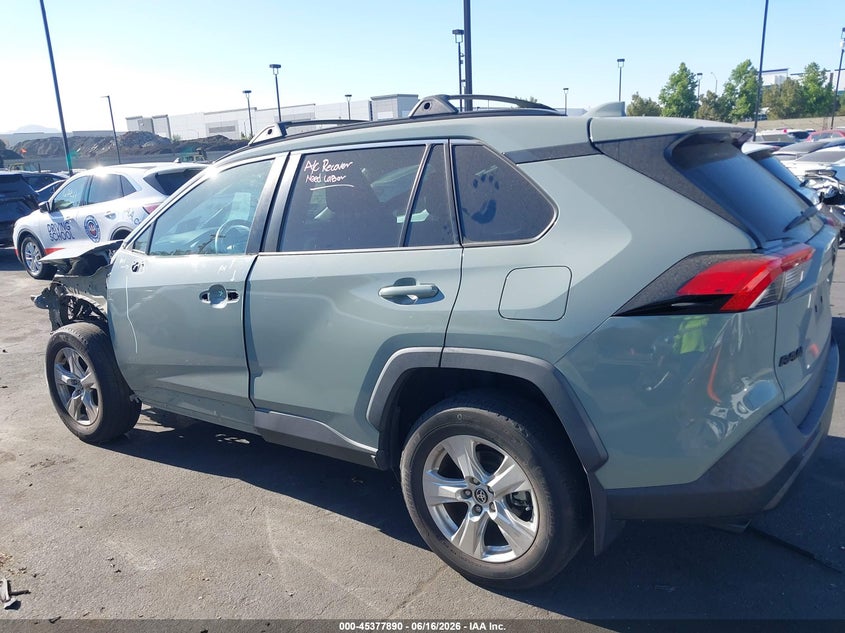 VIN 2T3W1RFV8MW163057 2021 TOYOTA RAV4 XLE