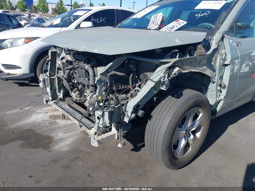 VIN 2T3W1RFV8MW163057 2021 TOYOTA RAV4 XLE