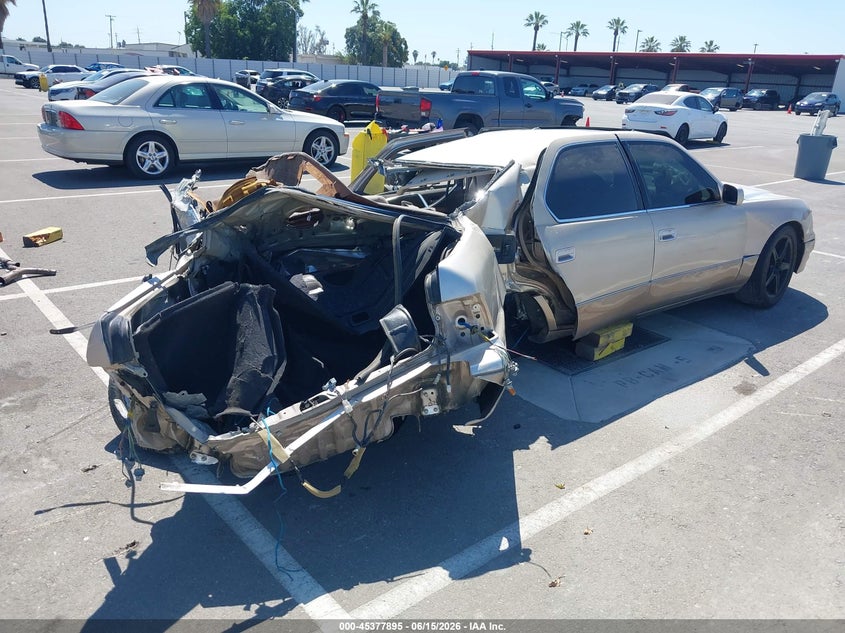 1995 LEXUS LS auction photo 4
