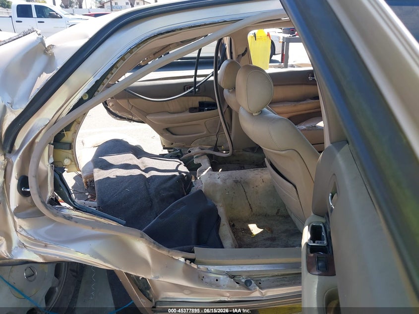 1995 LEXUS LS auction photo 8