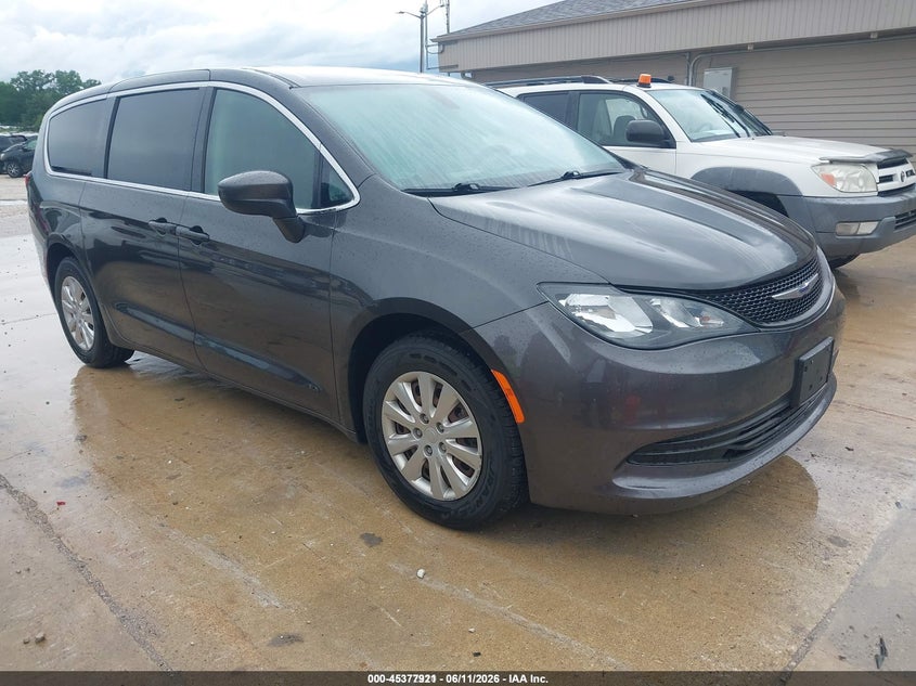 2020 CHRYSLER VOYAGER auction photo 1