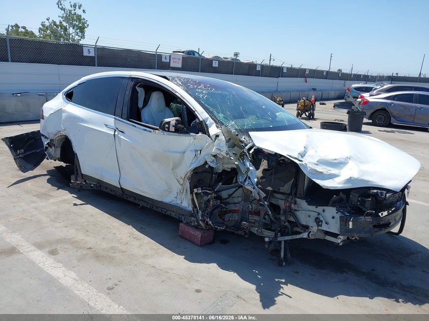 2018 Tesla Model X 100D/75D/P100D VIN: 5YJXCBE2XJF091535 Lot: 45378141