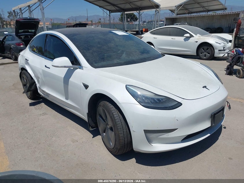 TESLA MODEL 3 - zdjęcie 1