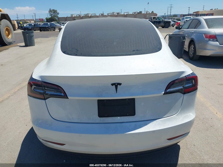 TESLA MODEL 3 - zdjęcie 15