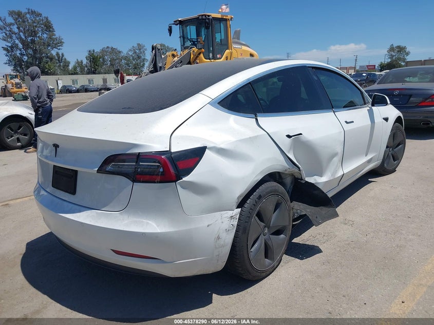 TESLA MODEL 3 - zdjęcie 4