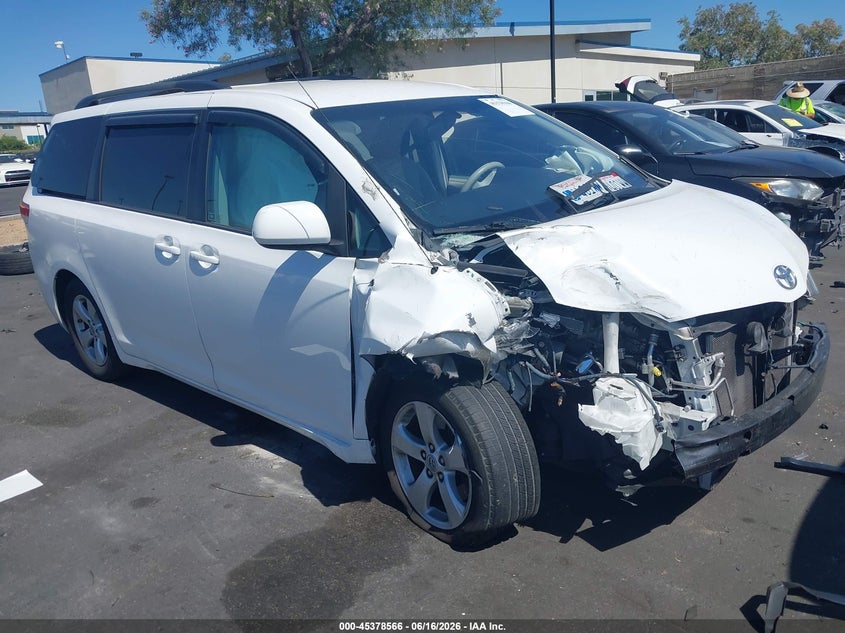 2014 Toyota Le V6 8 Passenger