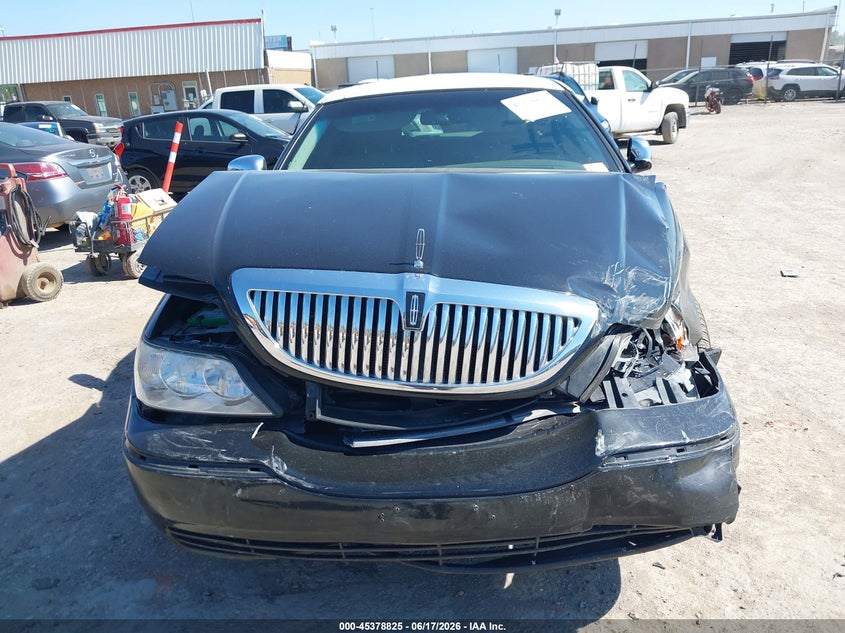 2011 Lincoln Town Car Signature Limited VIN: 2LNBL8CVXBX751788 Lot: 45378825