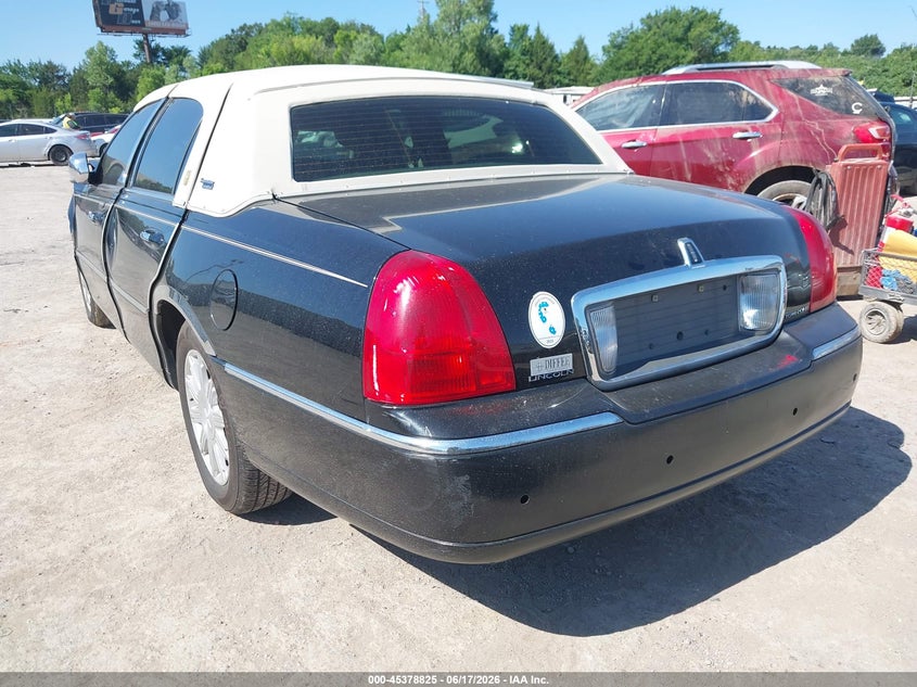 Vin: 2lnbl8cvxbx751788, lot: 45876811, lincoln town car signature limited 20113