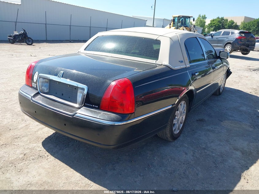 Vin: 2lnbl8cvxbx751788, lot: 45876811, lincoln town car signature limited 20114