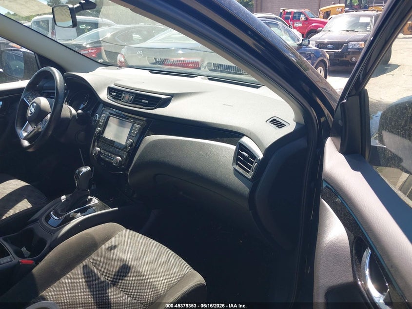 2018 NISSAN ROGUE SPORT auction photo 5