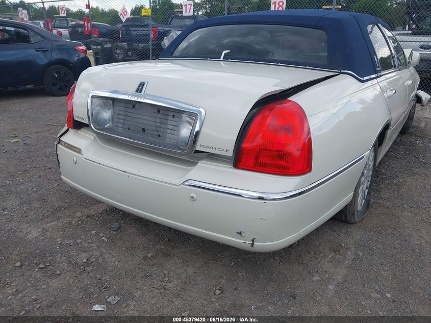 2004 Lincoln Town Car Ultimate VIN: 1LNHM83W04Y602101 Lot: 45379420