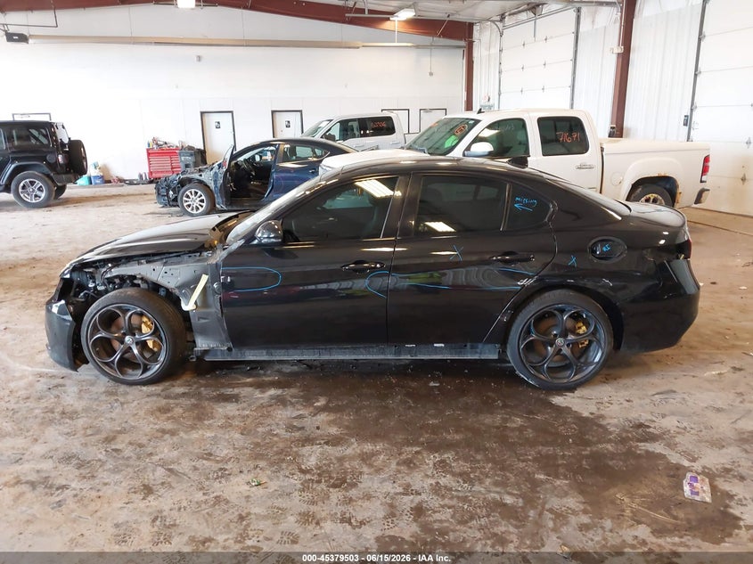 2018 Alfa Romeo Giulia Ti Sport Awd VIN: ZARFAEEN5J7592406 Lot: 45379503