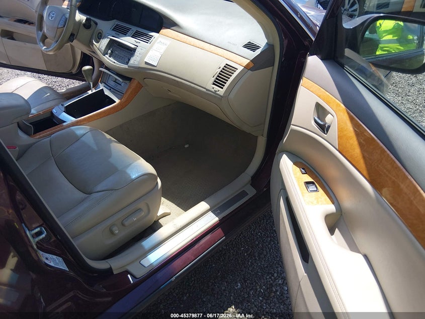 2005 TOYOTA AVALON auction photo 5