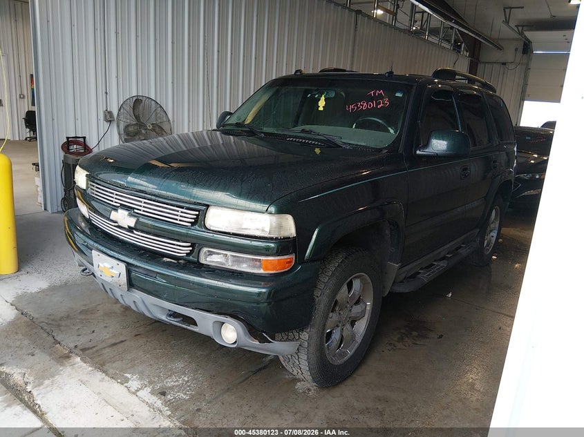 2004 CHEVROLET TAHOE auction photo 2