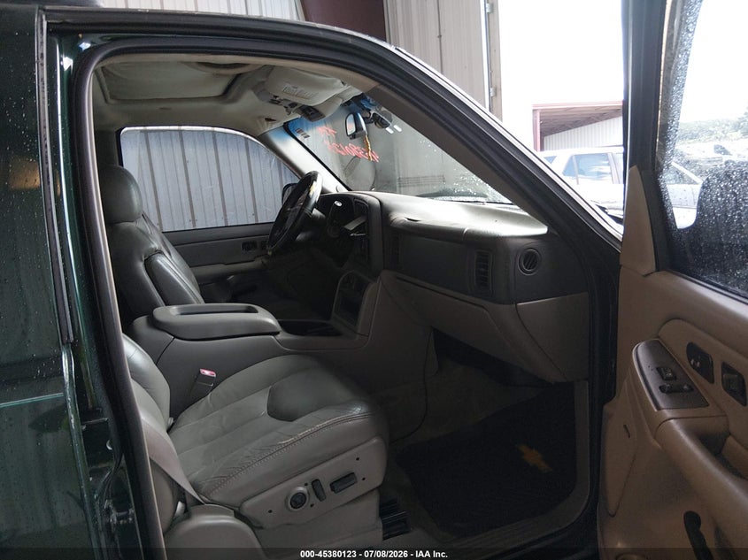 2004 CHEVROLET TAHOE auction photo 5