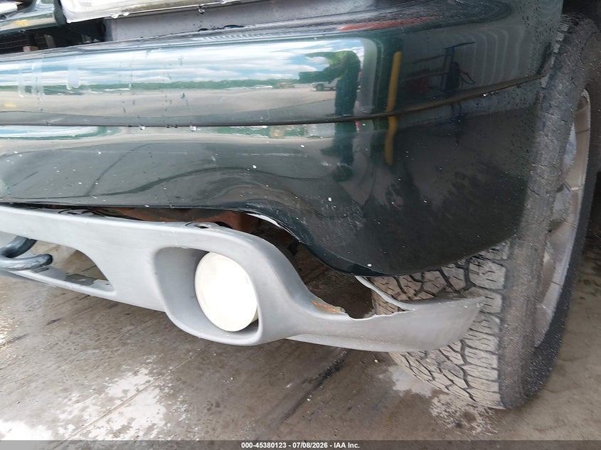 2004 CHEVROLET TAHOE auction photo 6
