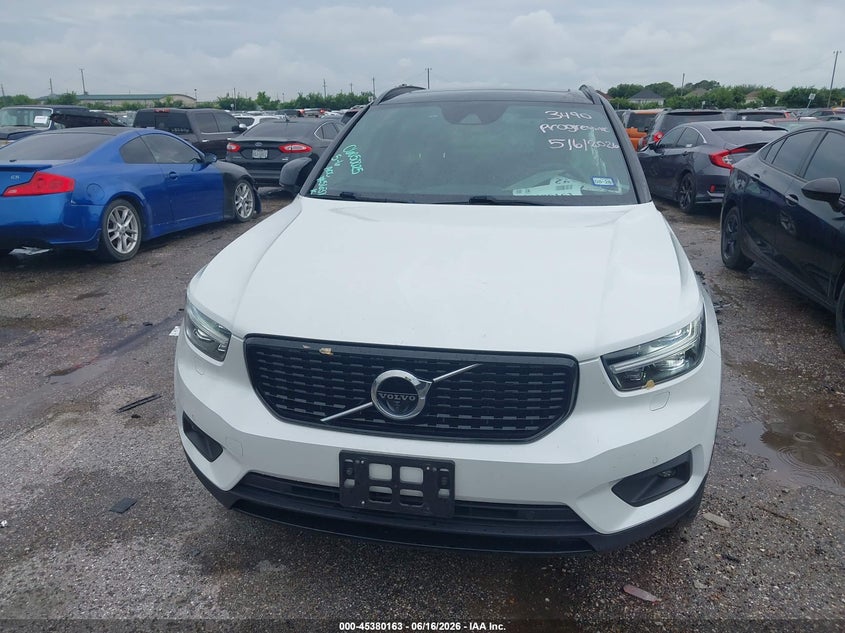 2022 Volvo Xc40 T5 R-Design VIN: YV4162UM4N2725637 Lot: 45380163
