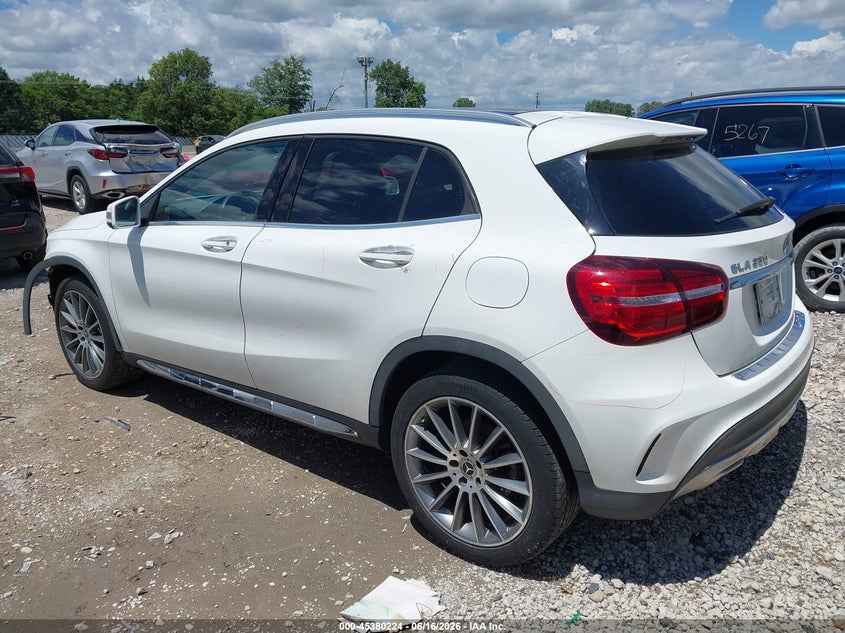 2018 MERCEDES-BENZ GLA 250 4MATIC — Photo 3